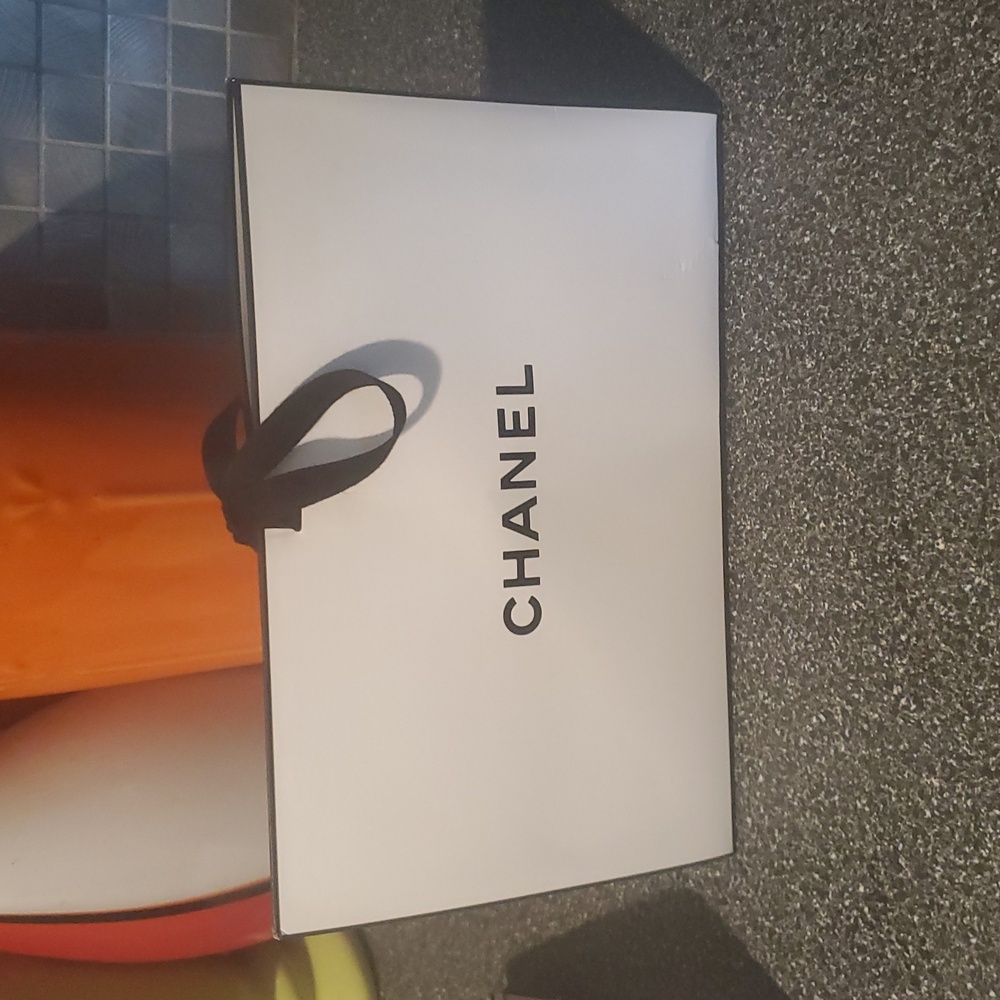 Chanel White Gift Boxes - Picture 10 of 14